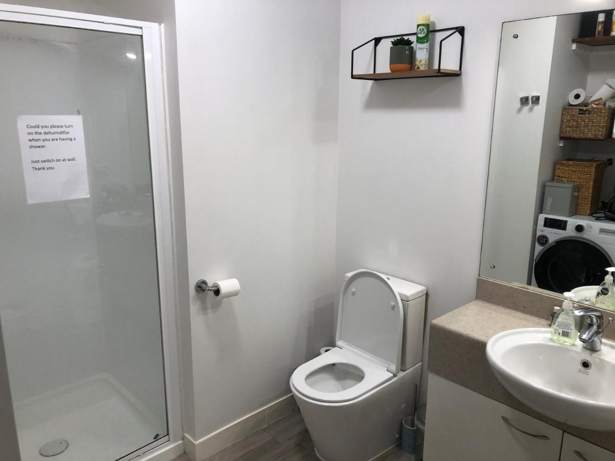 Cool Apartment, Central To Everything, Share With 2X Bulldogs Auckland Exterior foto
